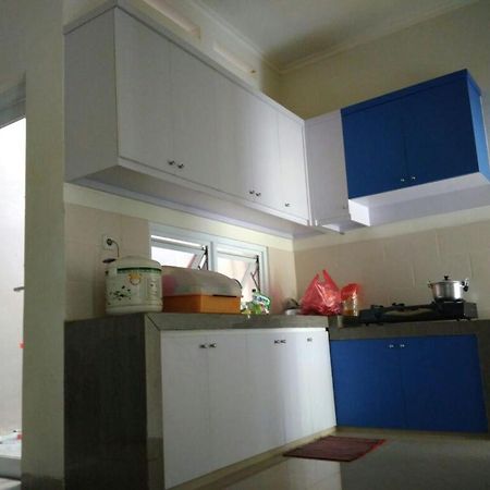 Bintara Jaya Yemima Guest House Bekasi Eksteriør bilde